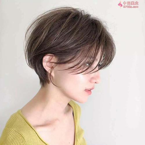 超好看的短碎发型图片女(4)