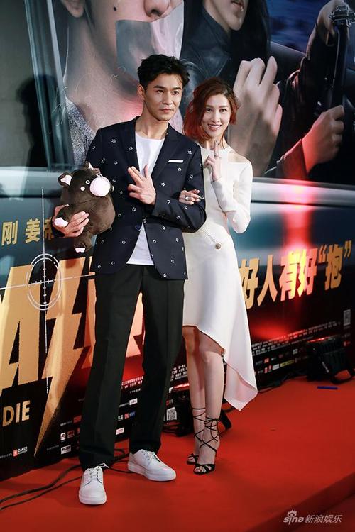 乔振宇[微博]与妻子王倩一参加首映礼