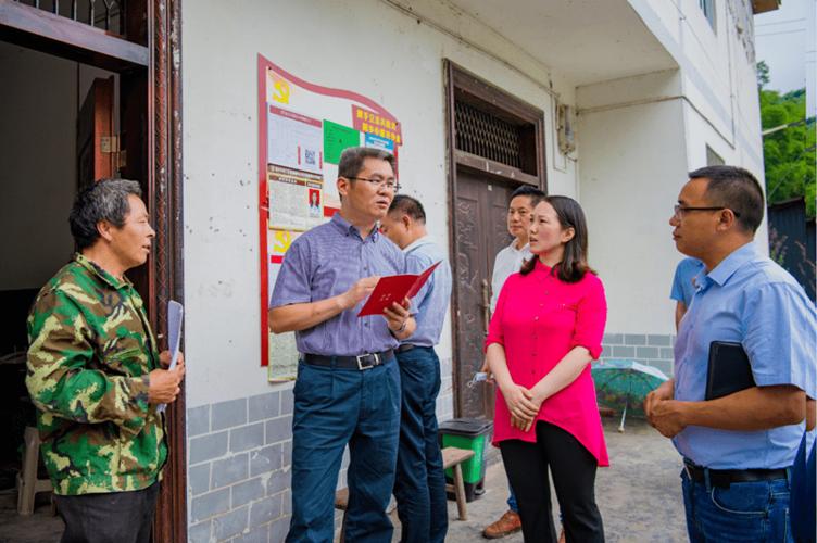 今日头条丨袁勤华在隆盛镇调研脱贫攻坚工作时强调 严格把握工作要求