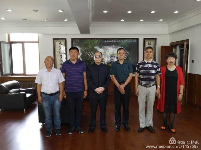 张雷雷(左三),李树海(右三),付晓伟(左一),关艳鹏(左二),王达(右二)