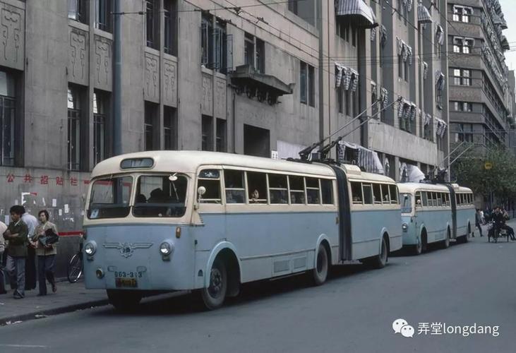 驶过外滩的老公交车八十年代上海记忆彩色照片廿四