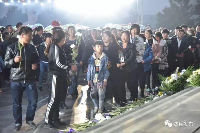 19岁费县籍消防员徐鹏龙烈士魂归故里,烈士长眠大青山!