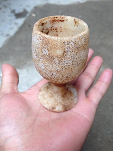 古董鉴定前阵子偶得一乾隆年制的酒杯,不知是真假,古董拍卖行让送去