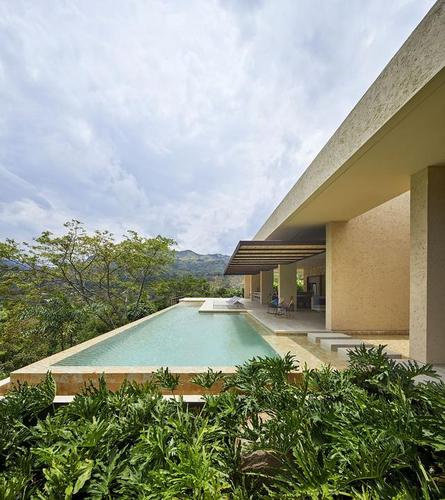 与自然融合的豪华别墅!拥有迷人景色的山中豪宅