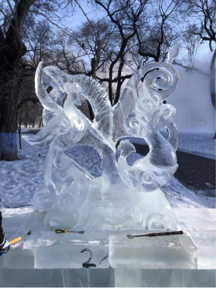 第十五届全国大学生冰雕艺术设计创作大赛作品《祥瑞东来》获制作类