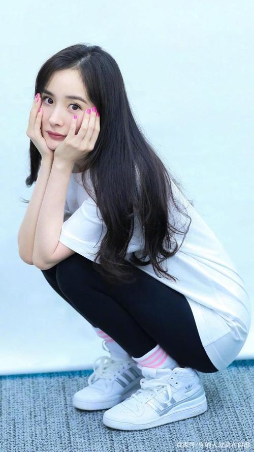 杨幂美照,颜值高身材好,时尚的标杆,不但显气质,而且显档次