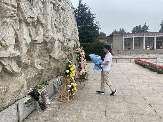 市政党支部参观大蜀山烈士陵园