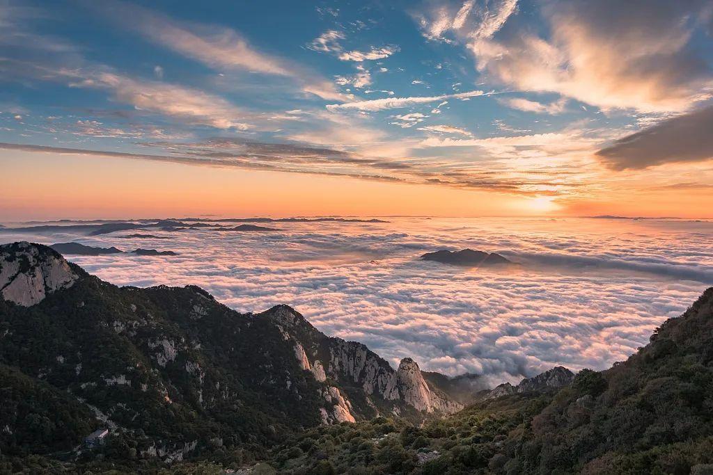 我们在泰山顶上看出太阳.