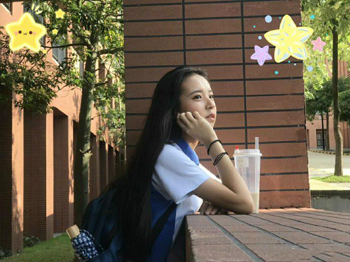 程潇自嘲是"家中最丑",看了亲妹妹程晨照片后,网友:真