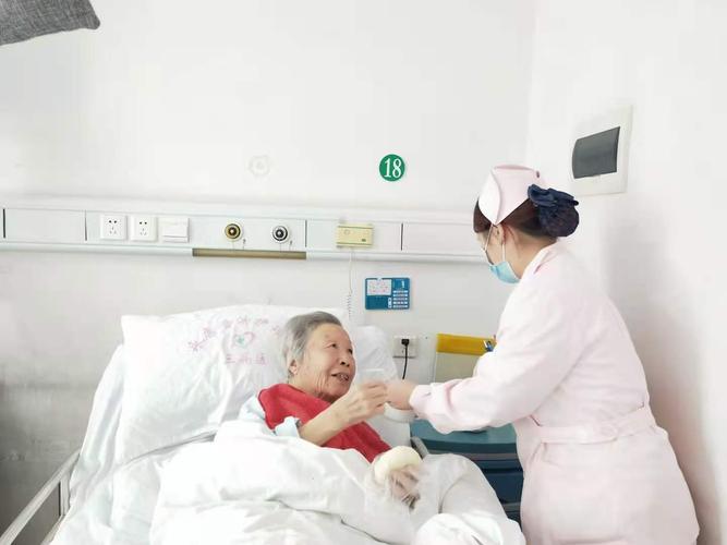 一声简单的问候,一份真挚的关心,无不包含着对患者满满的爱.