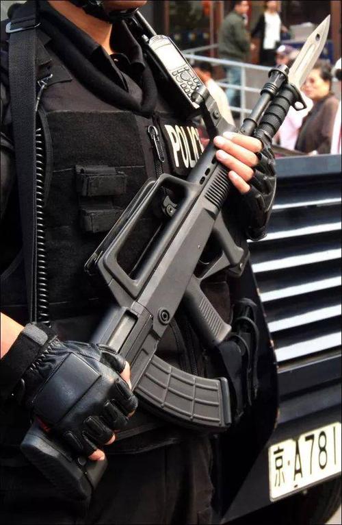 中国95刺刀为什么要开血槽怕捅进人体拔不出这猜测太幼稚