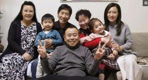 潘长江女婿3800万豪车讨好潘阳,现身价过百亿,一家团圆美满