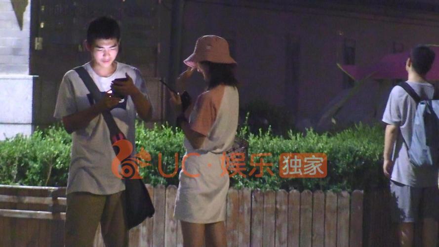 袁冰妍自己就有男朋友 而且甜到
