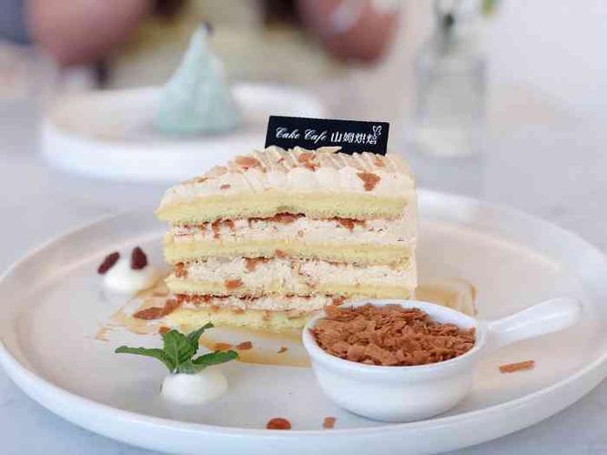 山姆烘焙(悦享中心店)-"很出名的一家烘培店 环境不错 蛋糕好吃 .