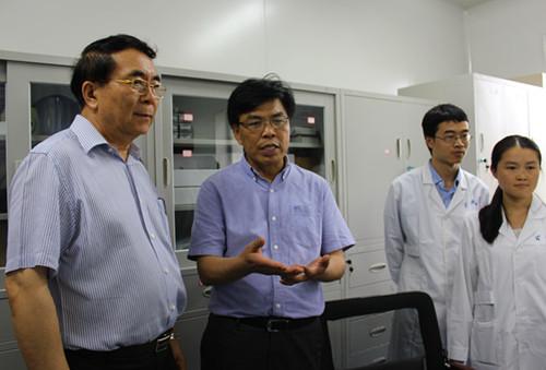 首页 新闻动态 头条新闻  听取完白春礼讲话,胡瑞忠表示,地化所一定