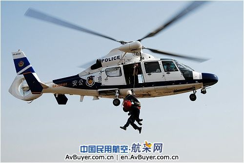 警用直升机救援全靠1cm钢索 - 民用航空网