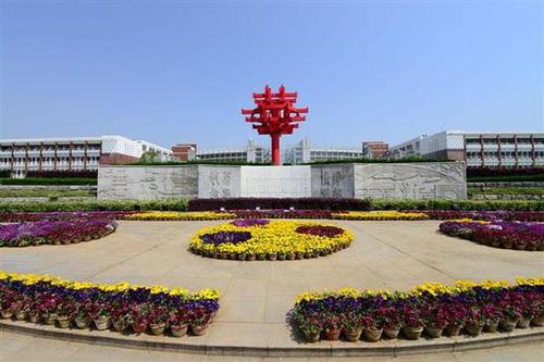 华师一附中校园风景图