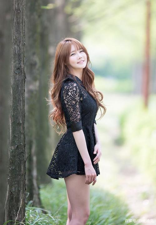 美女模特户外拍写真,多套穿搭展现各种风格的美丽