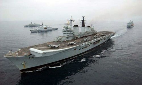 1982年9月12日服役;1993年1月退出现役;"新罗西斯克"号航空母舰,为