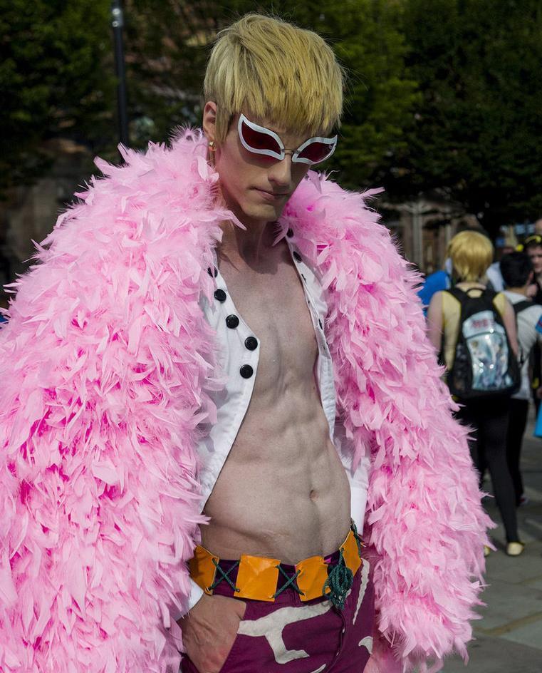 海贼王多弗朗明哥cosplay,最后一个明哥的肌肉在哪儿买的?