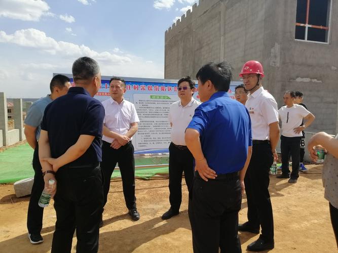潞城区委书记秦苏良 长治公司党委书记李俊虎——现场办公解决申庄村