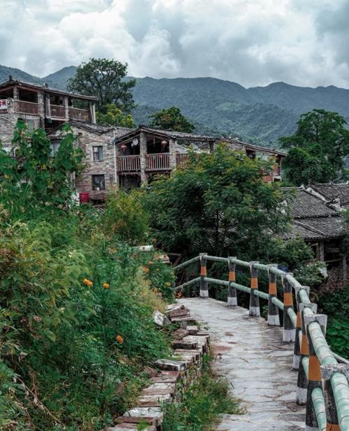 南岗千年瑶寨位于广东清远市连南县城西南27公里处