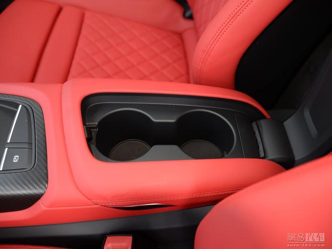 奥迪r8 2016款 r8 v10 coupe performance--前排杯架 / 130