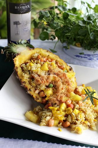 菠萝海鲜炒饭