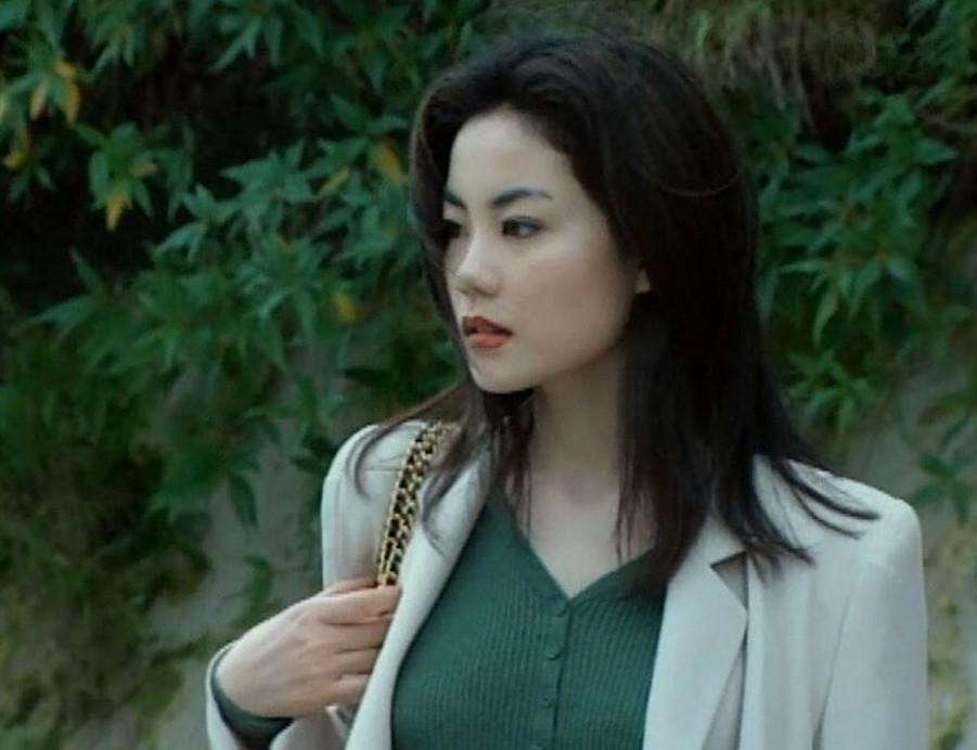 王菲年轻时时尚品味就这么独特!她的理解比一般人超前