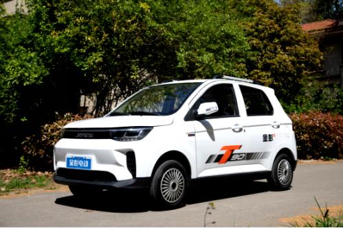 披荆斩棘!火出圈的金彭新能源低速电动四轮车