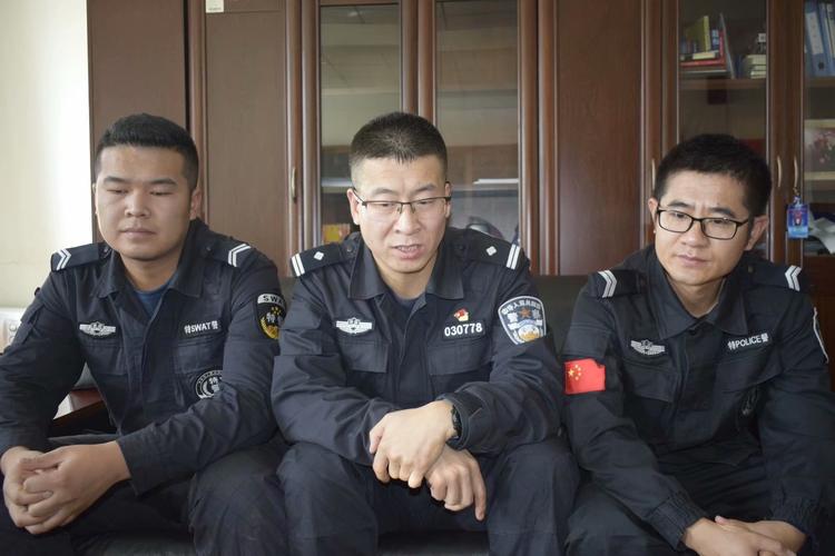 一切如故,就感觉他还在……"和杨忠一个办公室的"小字辈"董启峰说