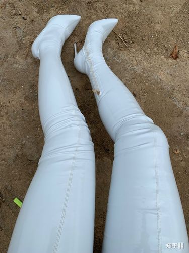 男生喜欢穿过膝高跟长靴尤其是丝袜靴大家怎么看