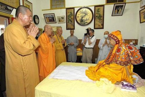 高僧离世为啥叫圆寂和死亡有什么区别