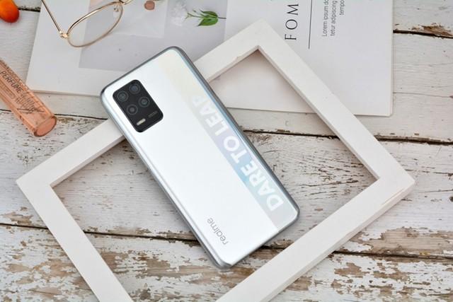 120hz高刷屏:千元机皇realme 真我q3