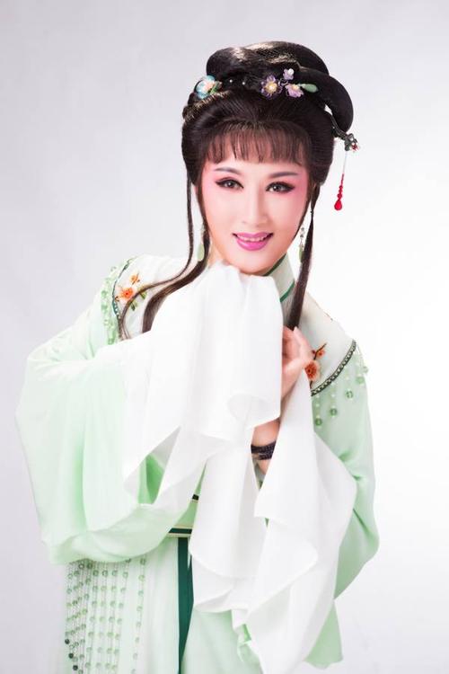 单仰萍  浙江 桐庐人