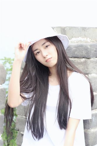郑舒环素颜写真曝光 飘逸长发如初恋般甜美浪漫[8p]