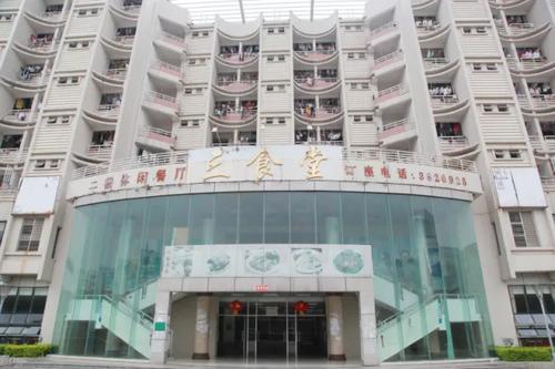 广西财经学院:一进财院门 便是菜园人