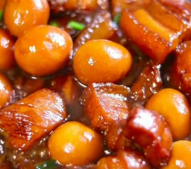 全家人都喜欢的五花肉烧鹌鹑蛋,想吃就做一份吧