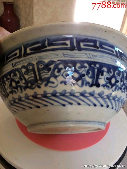 乾隆青花夔龙纹大号香炉