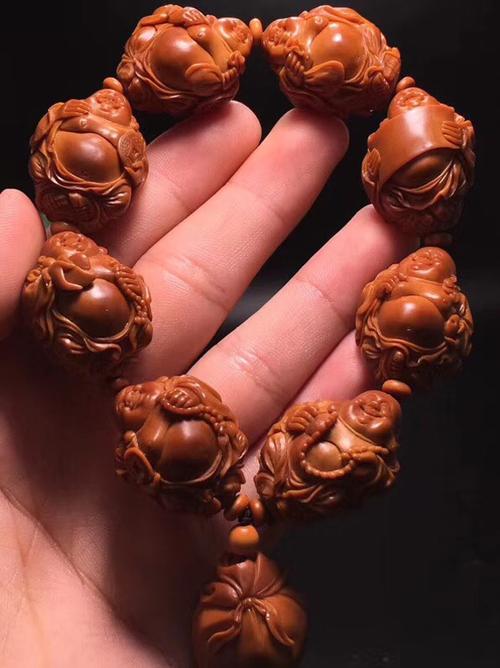 核雕大师钟秀琴八宝弥勒