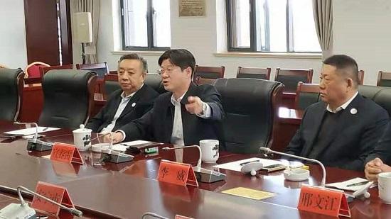 宣春雷会长与昆明市副市长王冰座谈