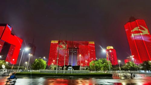 南京点亮红色地标!