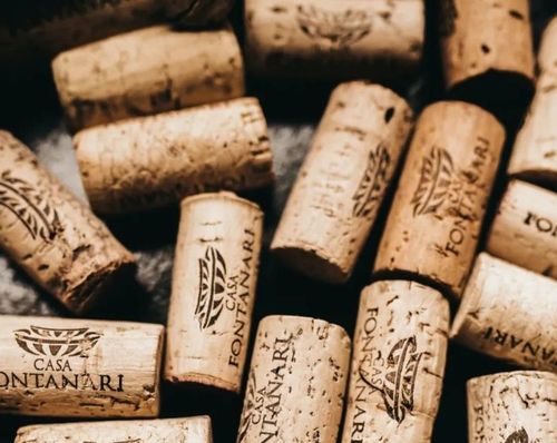 葡萄酒中出现这类味道时通常被称为cork,即 软木塞污染(cork taint)