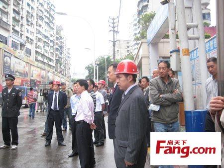 涪陵:区委书记等视察泽胜商业步行街施工现场