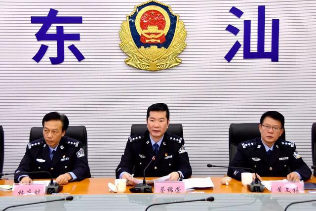 犯罪行为的大量证据后,今年10月25日,在市公安局副局长蔡锦荣的统一