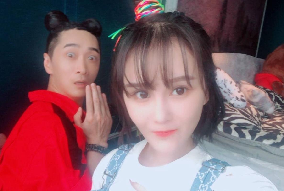 用了美颜相机之后,赵一涵"幻化出"第四张面孔……实在太神奇了,科技