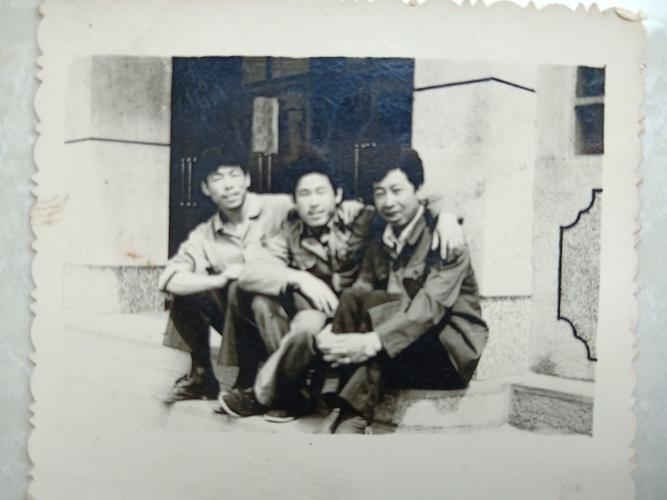 任忠良同学回天津后,一直没见过,不知现在怎么样?想念他…….