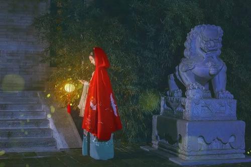 汉服美图|提灯少女,眸含春水清波流盼