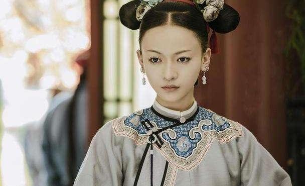同样是拒绝侍寝,纯妃让乾隆情愿等,而魏璎珞却让他大怒