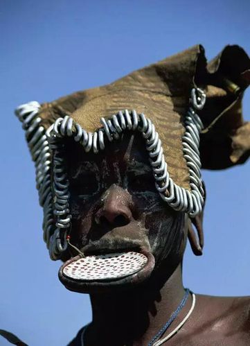 世界上嘴巴最大的穆尔斯女人,真有点吓人